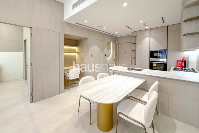 2 Bed Apartment For Sale in Studio City photo 13