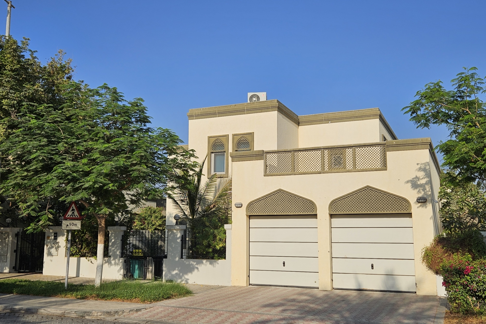 Jumeirah Park villa exterior Dubai - Heritage style villa with double garage